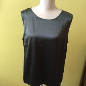 Pretty DUE’ per DUE’ Green Silk Sleeveless Top 16